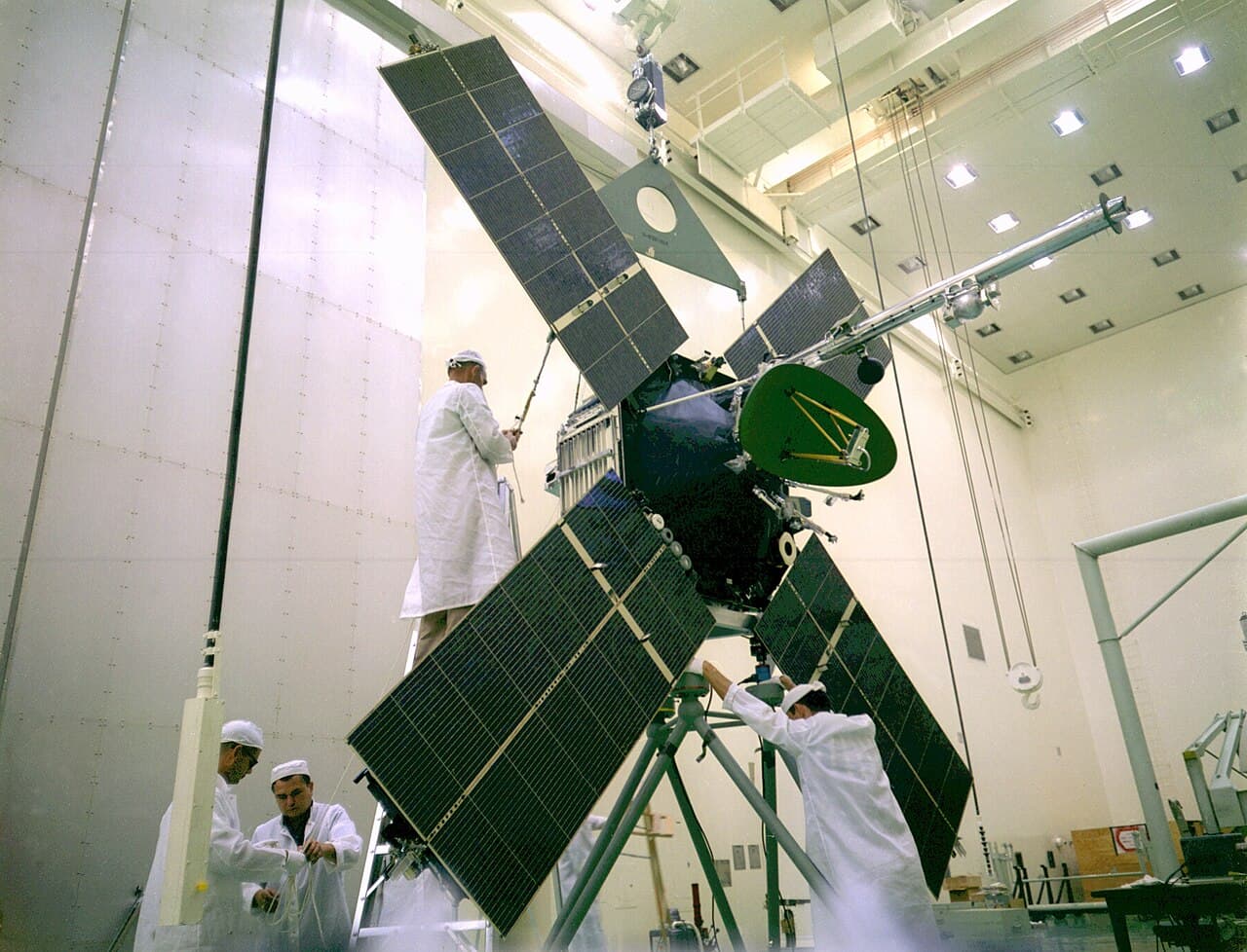 Mariner 4 being prepared for a weight test in the clean room of the Jet Propulsion Laboratory in Pasadena on 1 November 1963, more than a year before launch.