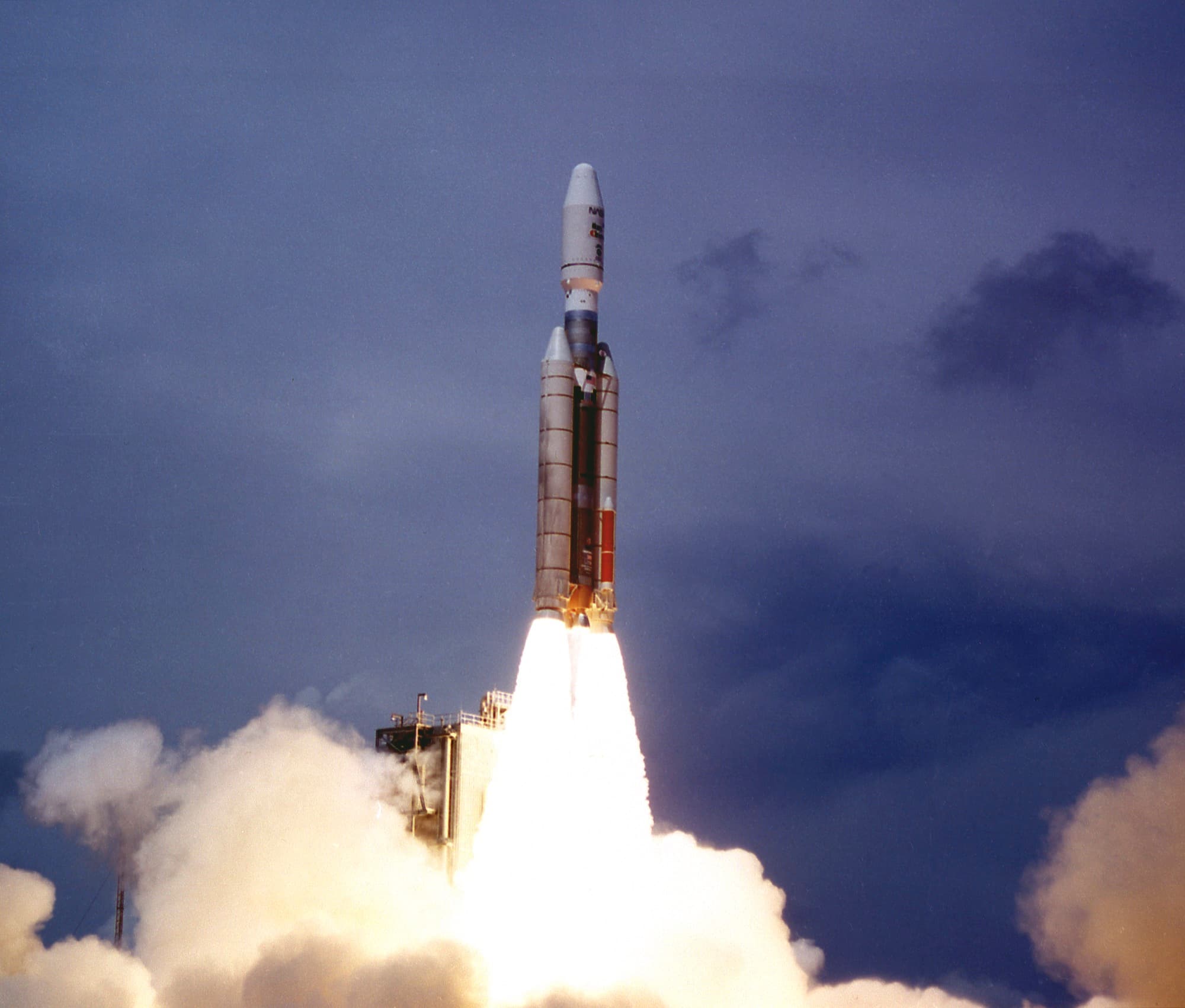 The Commercial Titan III lifting off from Cape Canaveral Air Force Station on 25 September 1992 carrying Mars Observer and the Transfer Orbit Stage, whose maiden flight this was.