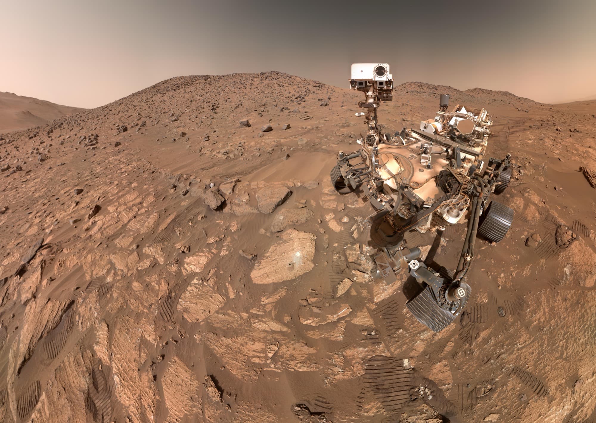 PIA26344, a Perseverance self-portrait made from 62 WATSON frames taken on 23 July 2024, with the arrowhead-shaped rock nicknamed Cheyava Falls lying to the left of the rover near the centre of the picture.
