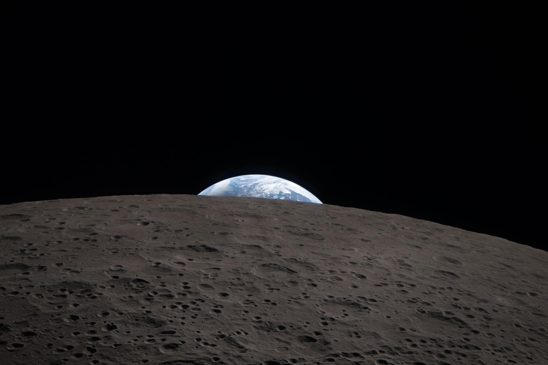 Earthset photographed by Artemis II