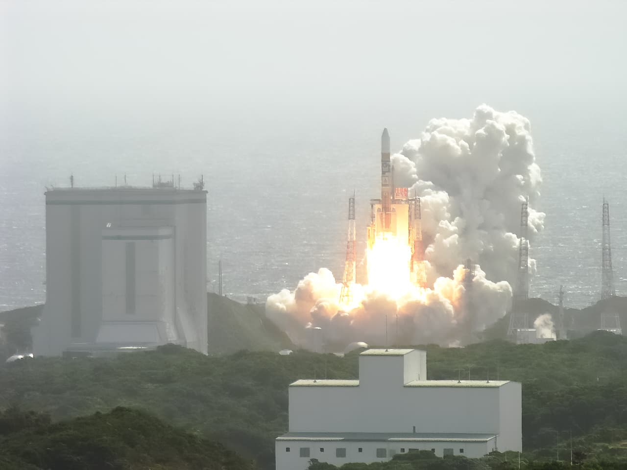 H-IIA Flight 13 lifts off from Tanegashima with Kaguya, September 14, 2007